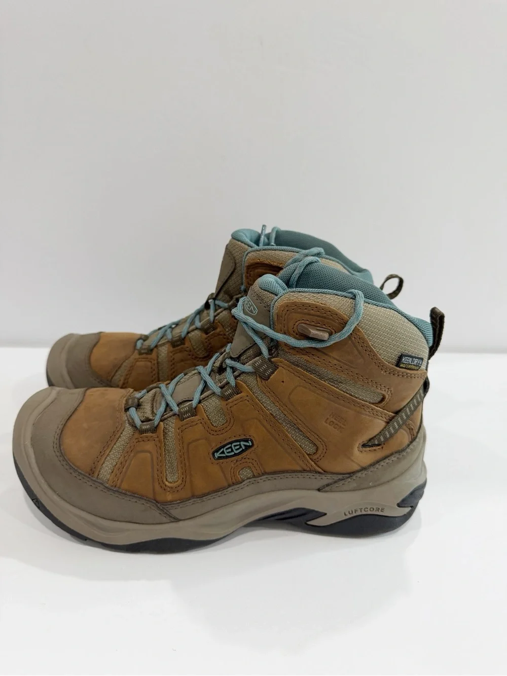 KEEN women's Circadia Mid Waterproof hiking boots